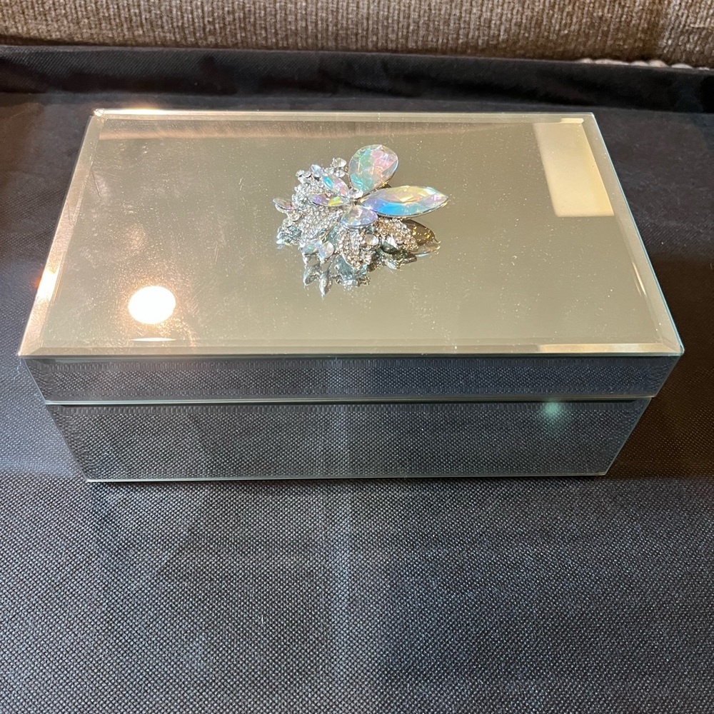 Elegant Mirrored Jewelry Box with Crystal Accent